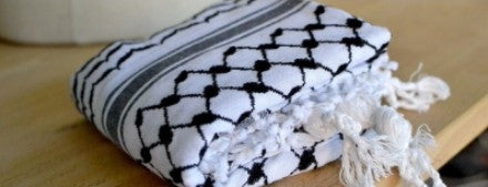 Keffieh palestinien original noir et blanc (ARAFAT) fabriqué en Jordanie
